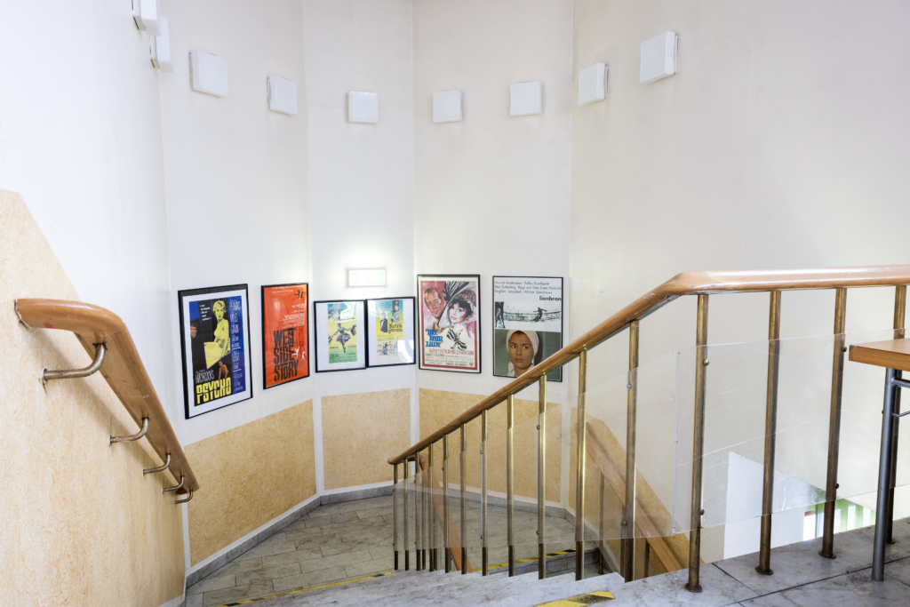 Evenemangslokal Albrektssalen: Trappa från ovanvåning till entréplan.