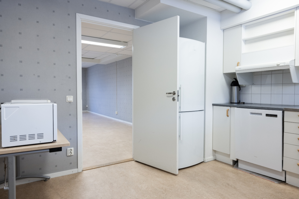 Kvarterslokal Ringdansen: kök med insyn till allrummet