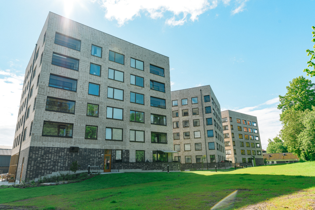 Fasadbild på kvarteret Domaren i Ektorp.