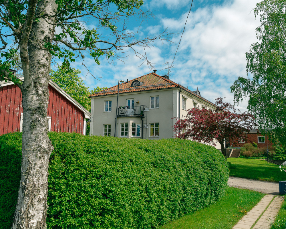 Seniorboende Åkerliden, Kuddby: en putsad villa med tegeltak.
