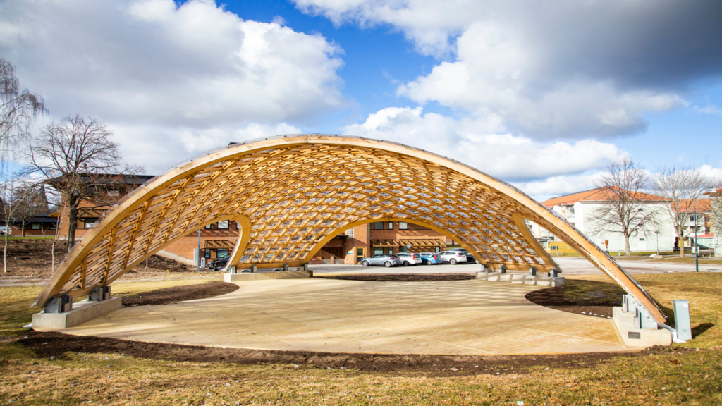 Paviljongen i Hageby, en stor paviljong i trä.